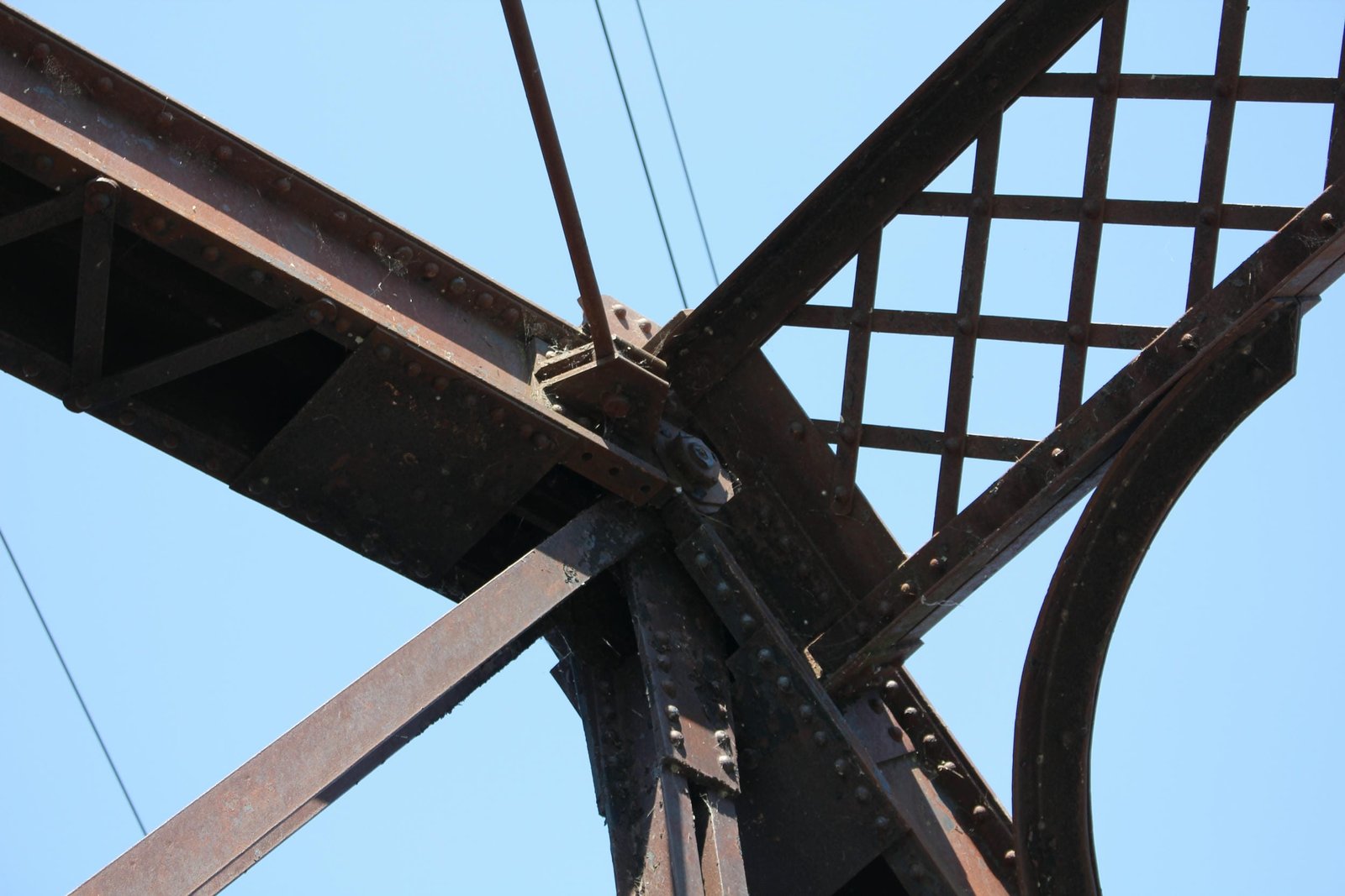 Upper angle connection, south span (span #1)